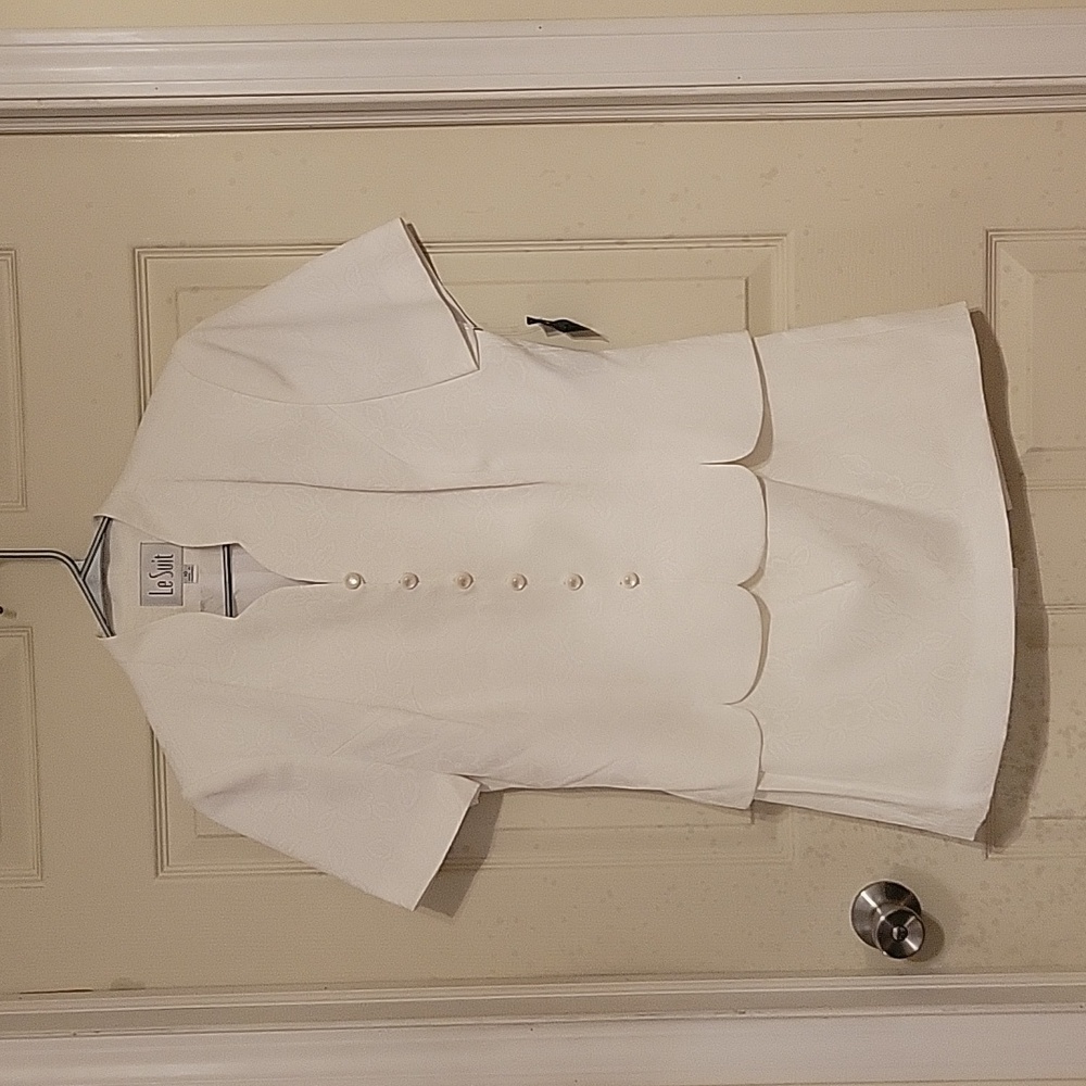 Le Suit ivory color 2 pc. Set
